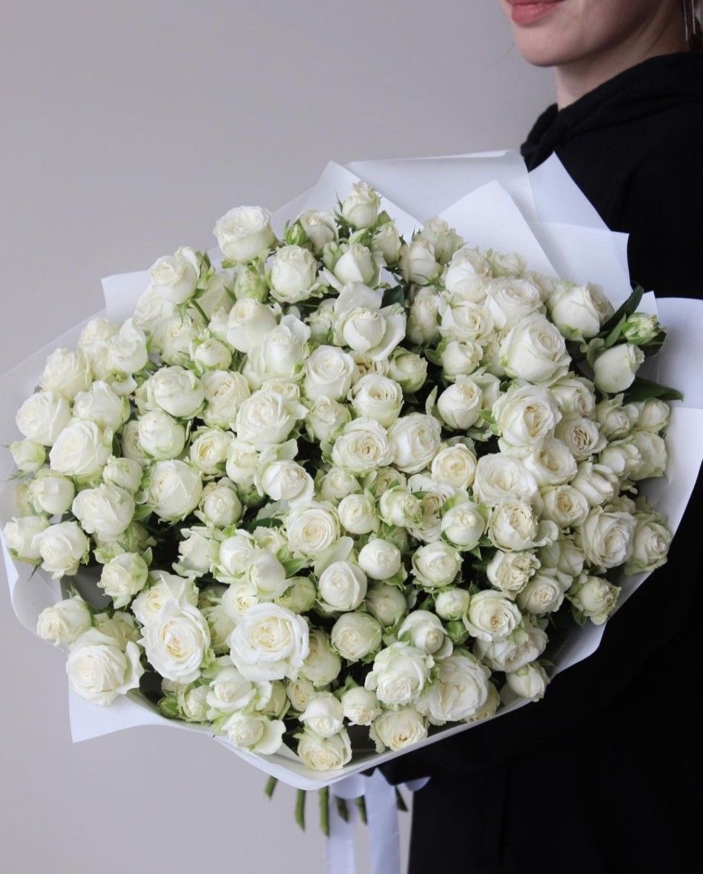 Bouquet of seventy white bush roses "Silver bell"